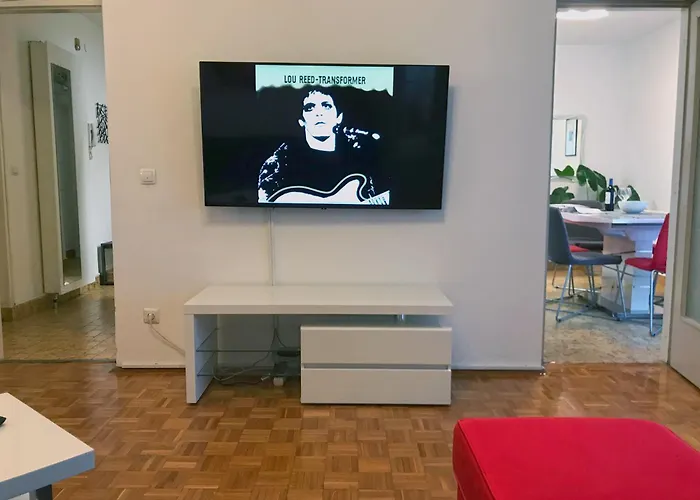 Blue Sky Apartment *